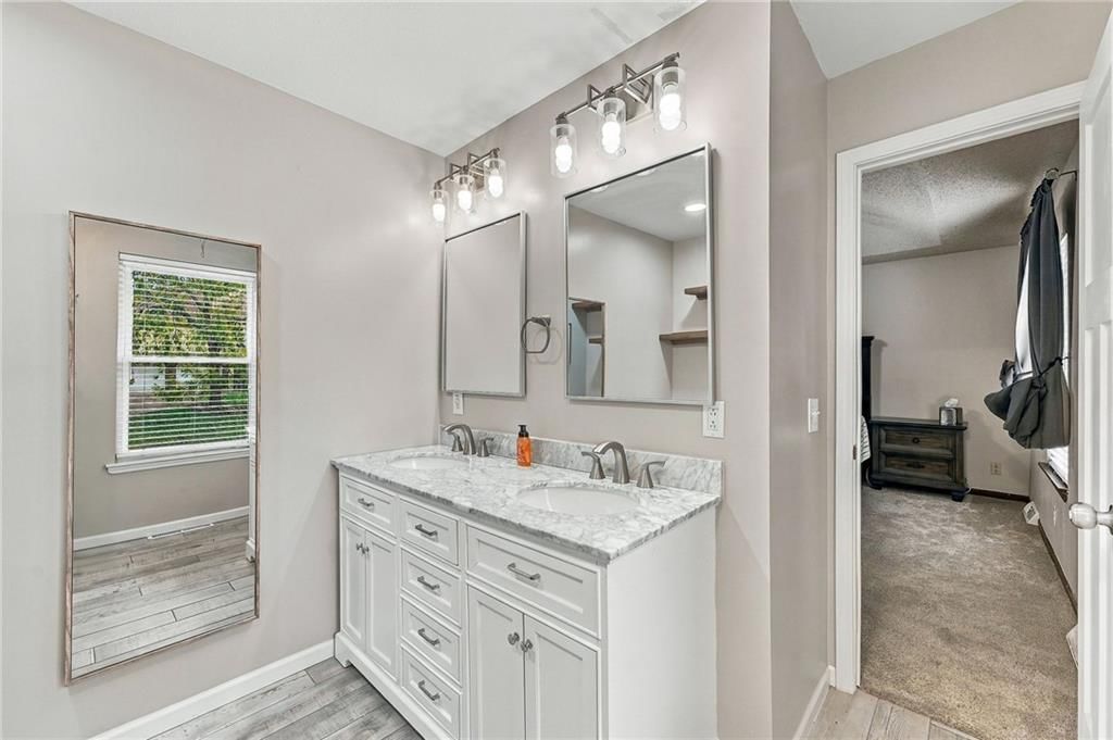 Photo 15 of 28 - 14315 W 65th Street, Shawnee, KS 66216