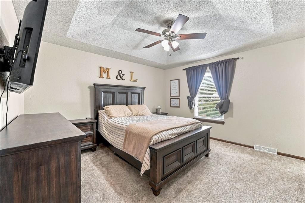 Recessed lighting at 14315 W 65th Street, Shawnee, KS 66216