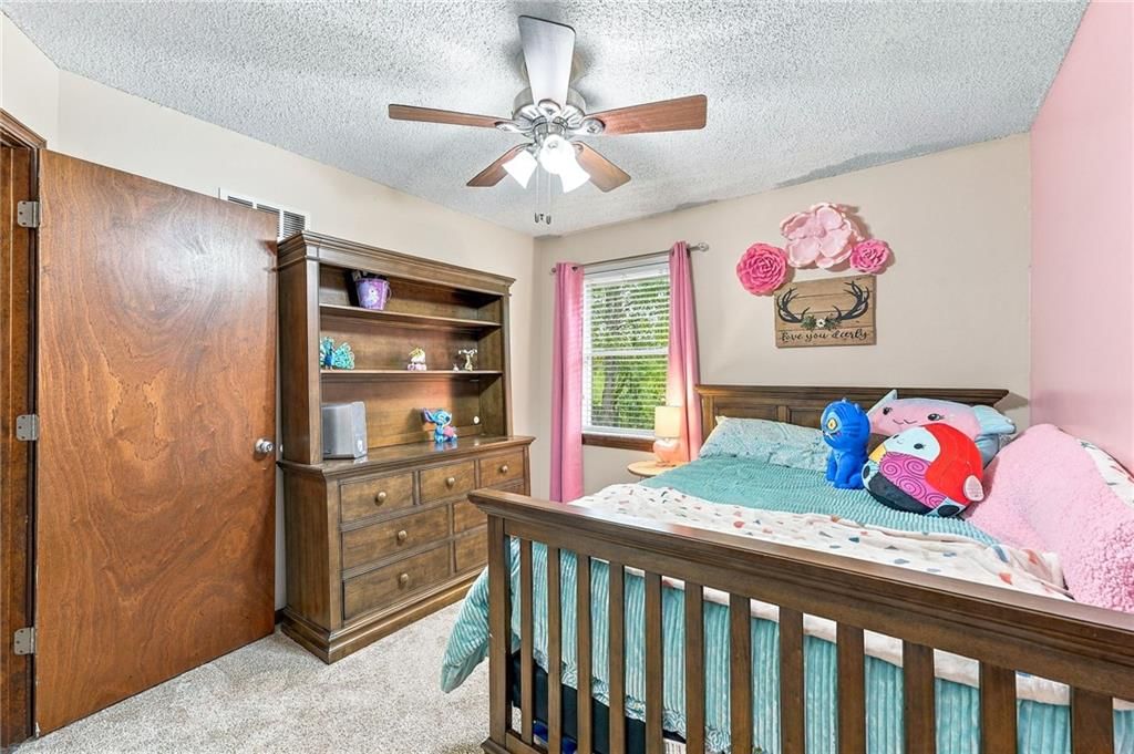 Photo 18 of 28 - 14315 W 65th Street, Shawnee, KS 66216