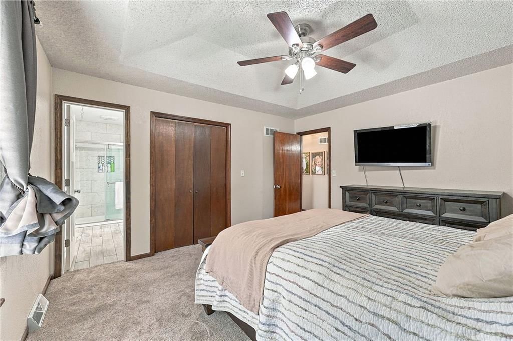 Carpet at 14315 W 65th Street, Shawnee, KS 66216