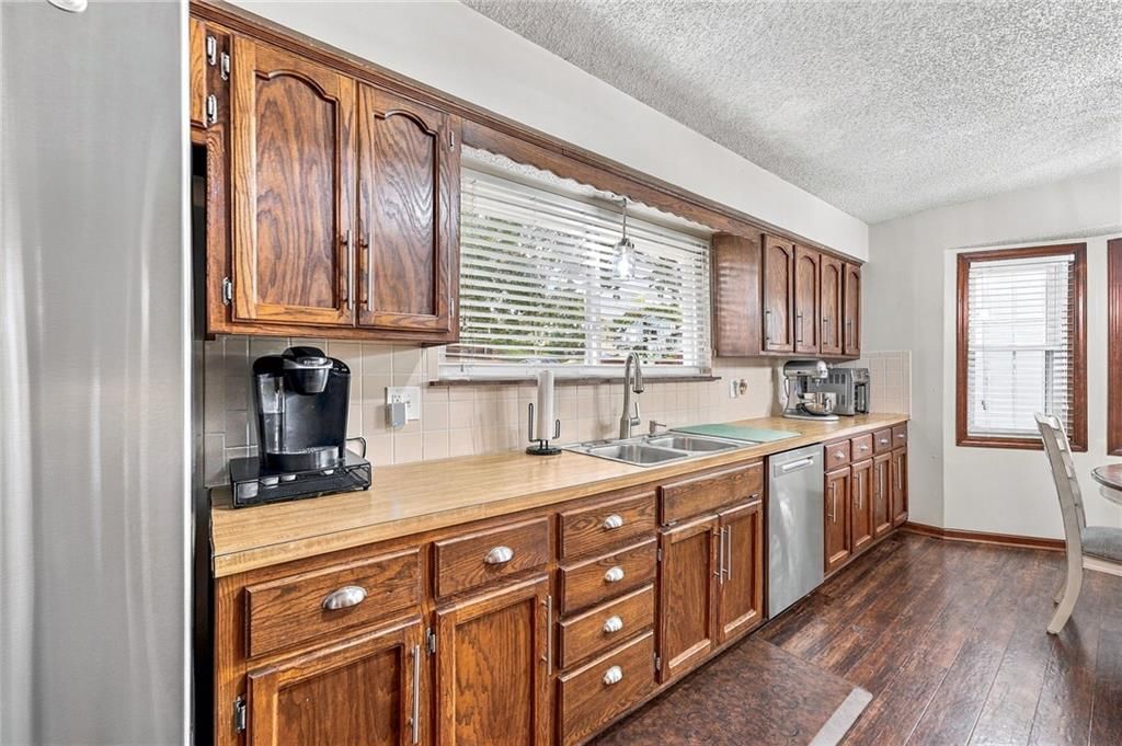 Photo 6 of 28 - 14315 W 65th Street, Shawnee, KS 66216