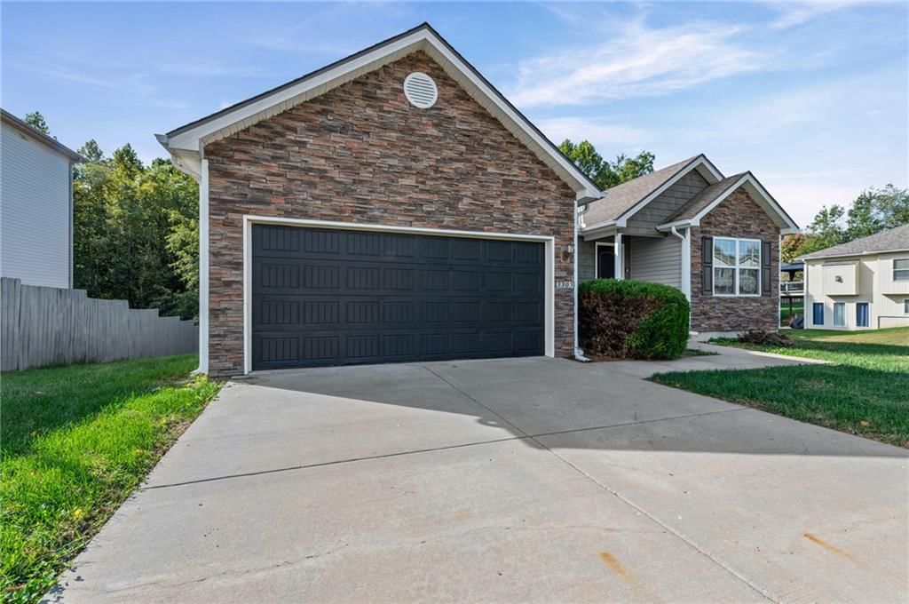 3305 NW 87th Street, Kansas City, MO: listing photo 2