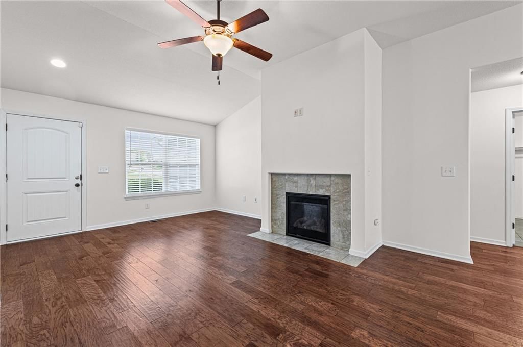Photo 6 of 32 - 3305 NW 87th Street, Kansas City, MO 64154