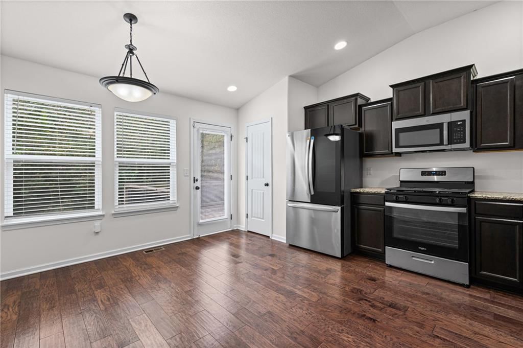 Granite counters, stainless steel appliances and breakfast nook at 3305 NW 87th Street, Kansas City, MO 64154
