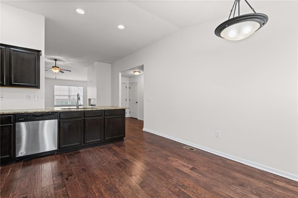 Photo 16 of 32 - 3305 NW 87th Street, Kansas City, MO 64154