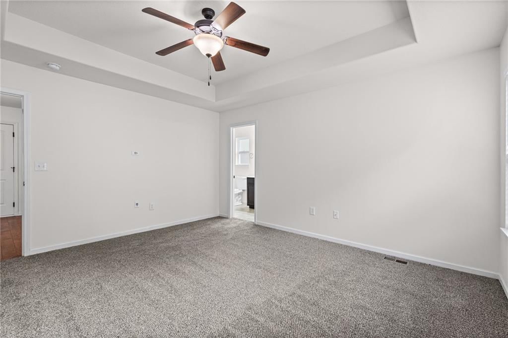 Photo 18 of 32 - 3305 NW 87th Street, Kansas City, MO 64154