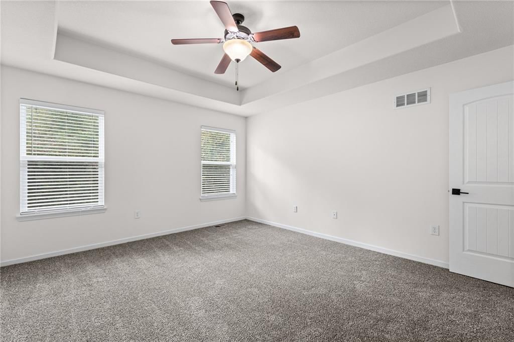 Photo 19 of 32 - 3305 NW 87th Street, Kansas City, MO 64154
