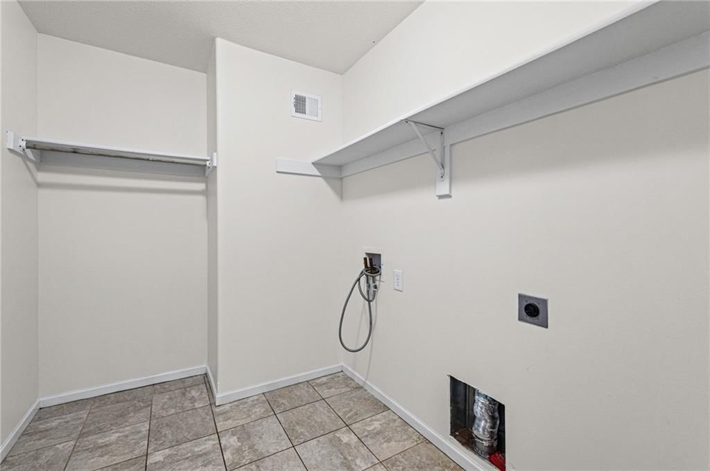 Photo 22 of 32 - 3305 NW 87th Street, Kansas City, MO 64154