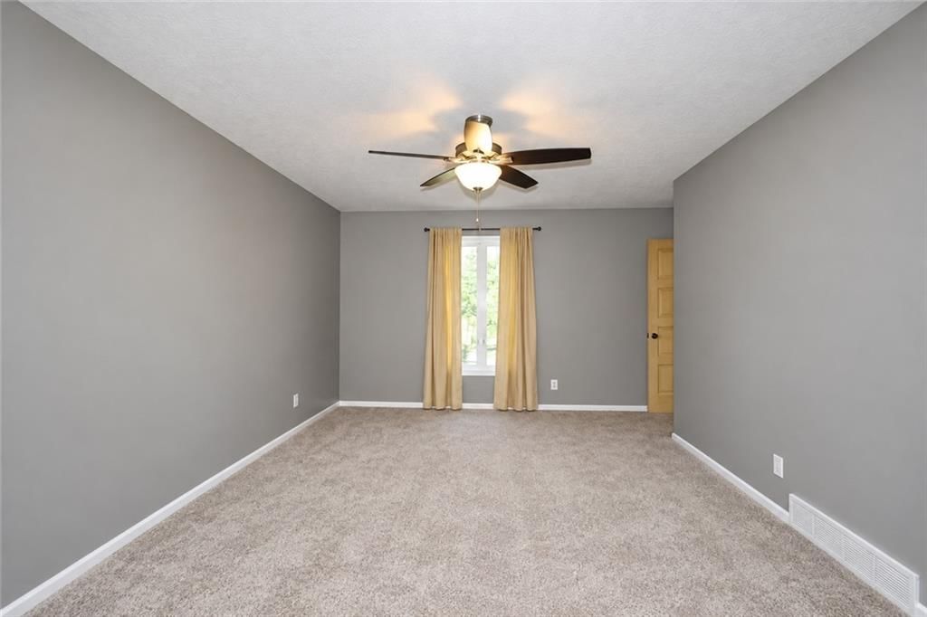 Photo 22 of 50 - 1212 NW Fairway Circle, Blue Springs, MO 64014