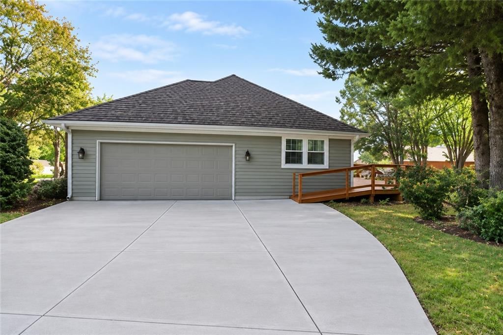 Photo 49 of 50 - 1212 NW Fairway Circle, Blue Springs, MO 64014