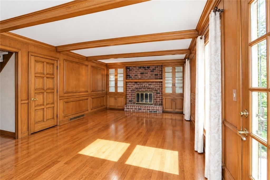 Photo 5 of 50 - 1212 NW Fairway Circle, Blue Springs, MO 64014