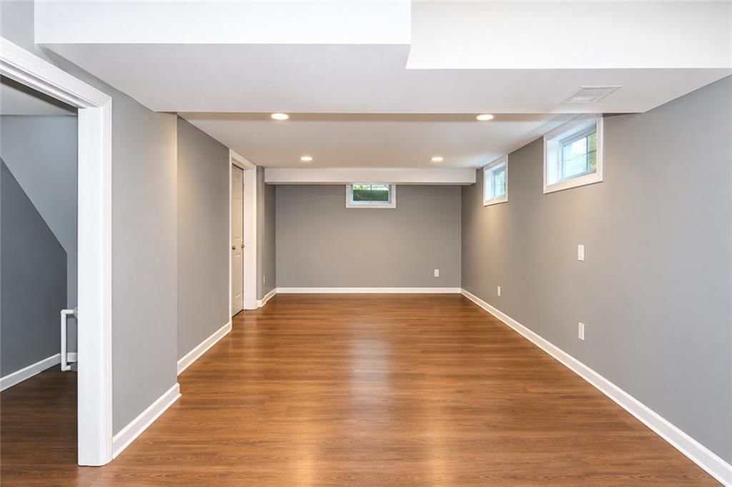 Photo 34 of 50 - 1212 NW Fairway Circle, Blue Springs, MO 64014