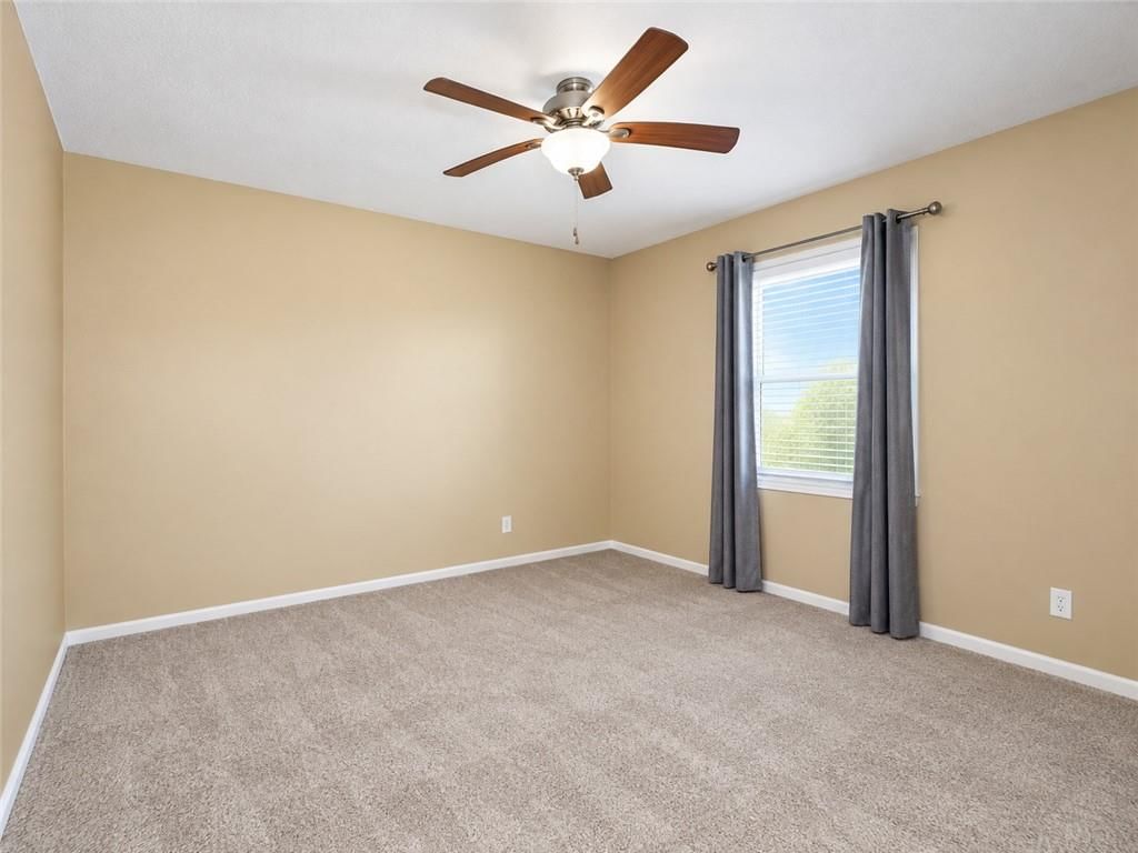 Photo 28 of 50 - 1212 NW Fairway Circle, Blue Springs, MO 64014