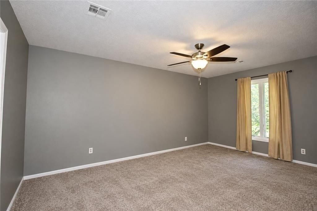 Photo 21 of 50 - 1212 NW Fairway Circle, Blue Springs, MO 64014