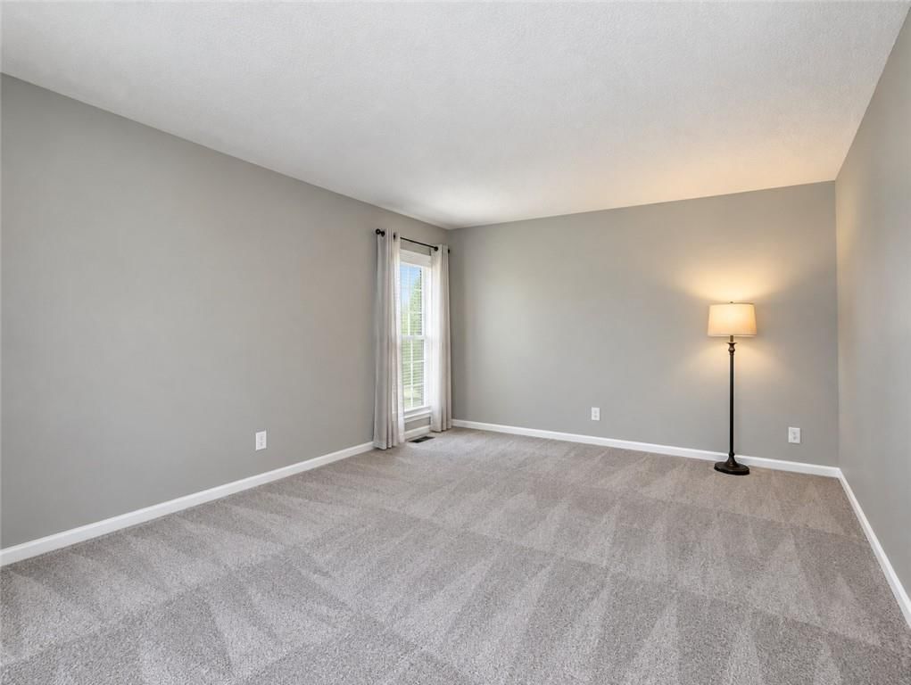 Photo 7 of 50 - 1212 NW Fairway Circle, Blue Springs, MO 64014