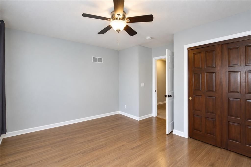 Photo 15 of 50 - 1212 NW Fairway Circle, Blue Springs, MO 64014