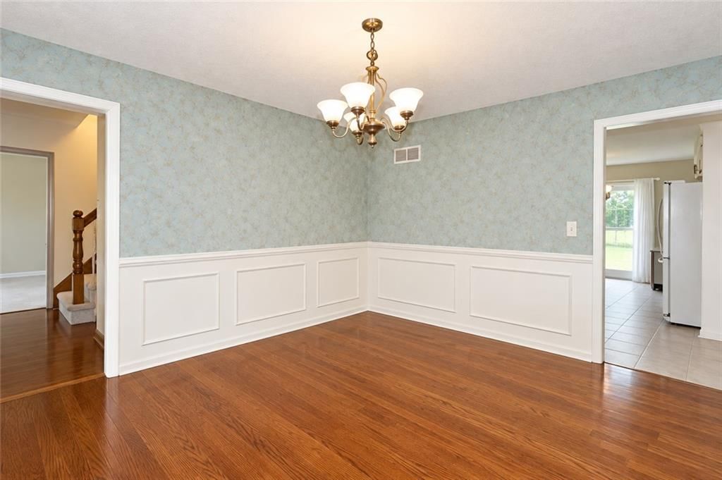 Photo 8 of 50 - 1212 NW Fairway Circle, Blue Springs, MO 64014
