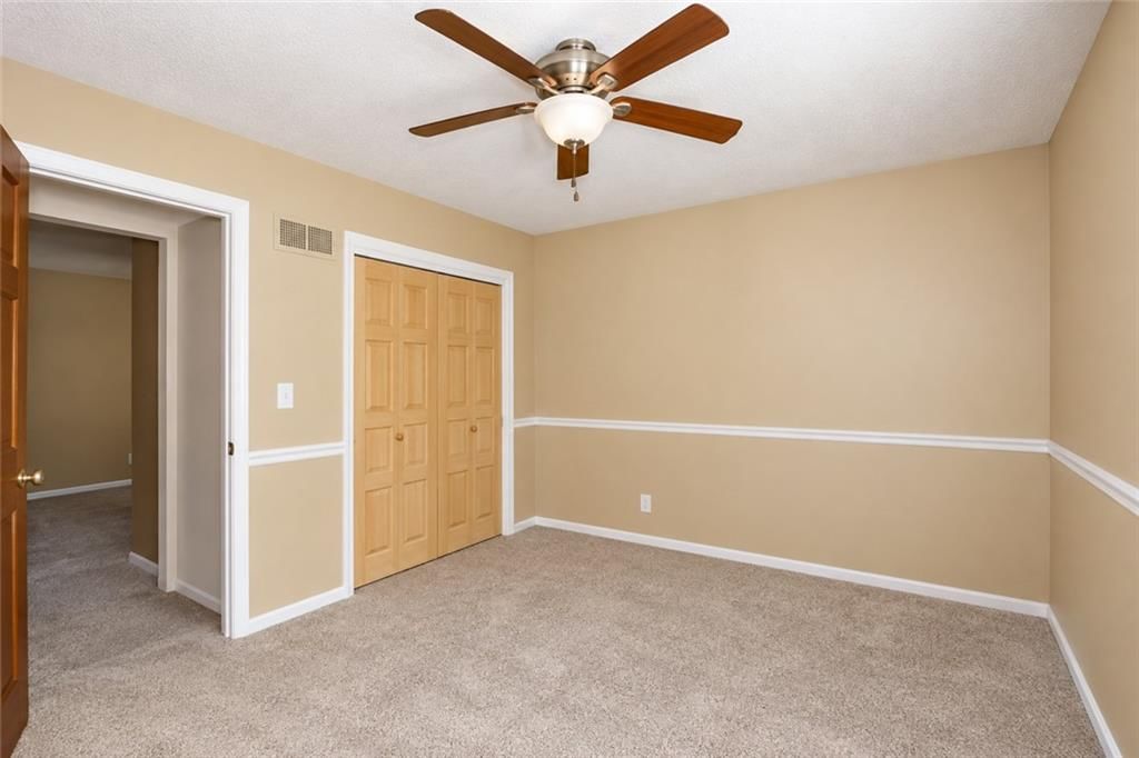 Photo 30 of 50 - 1212 NW Fairway Circle, Blue Springs, MO 64014