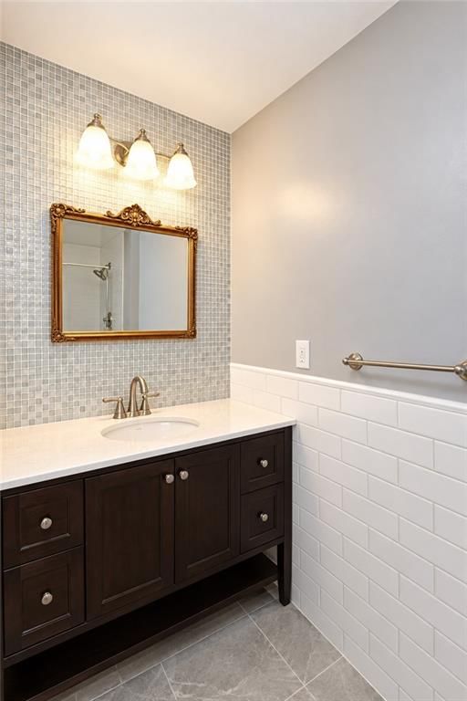 Photo 17 of 50 - 1212 NW Fairway Circle, Blue Springs, MO 64014
