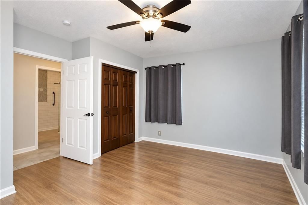 Photo 14 of 50 - 1212 NW Fairway Circle, Blue Springs, MO 64014