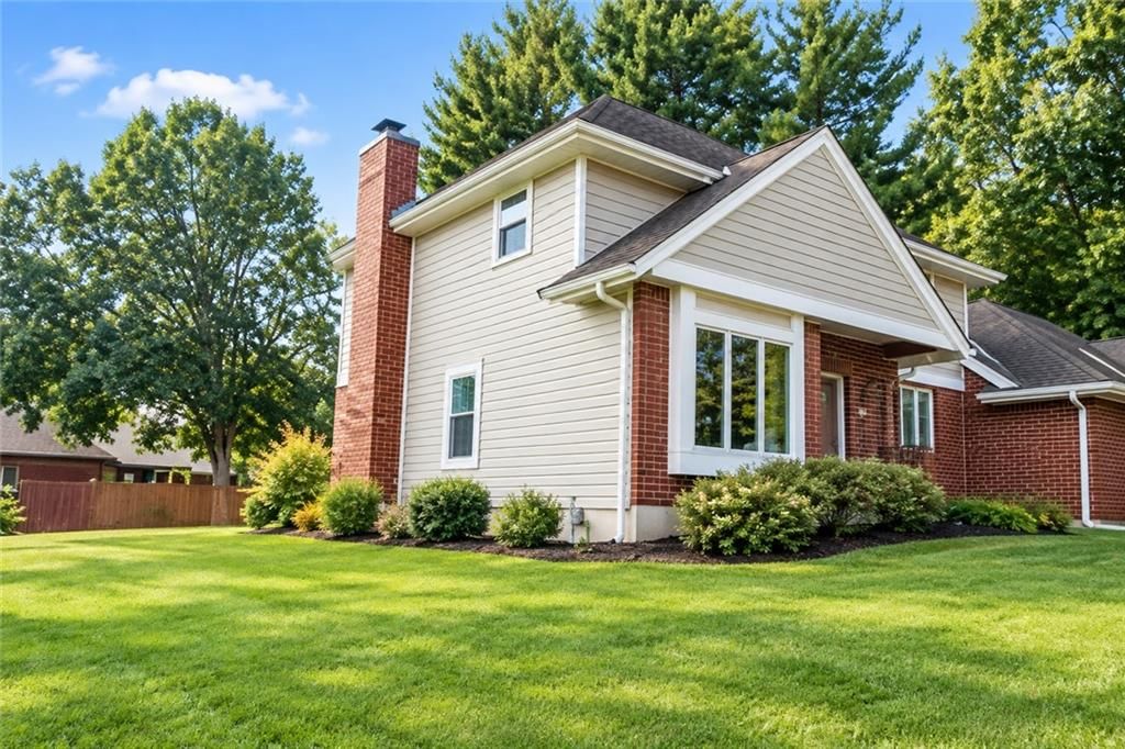 1212 NW Fairway Circle, Blue Springs, MO: listing photo 3