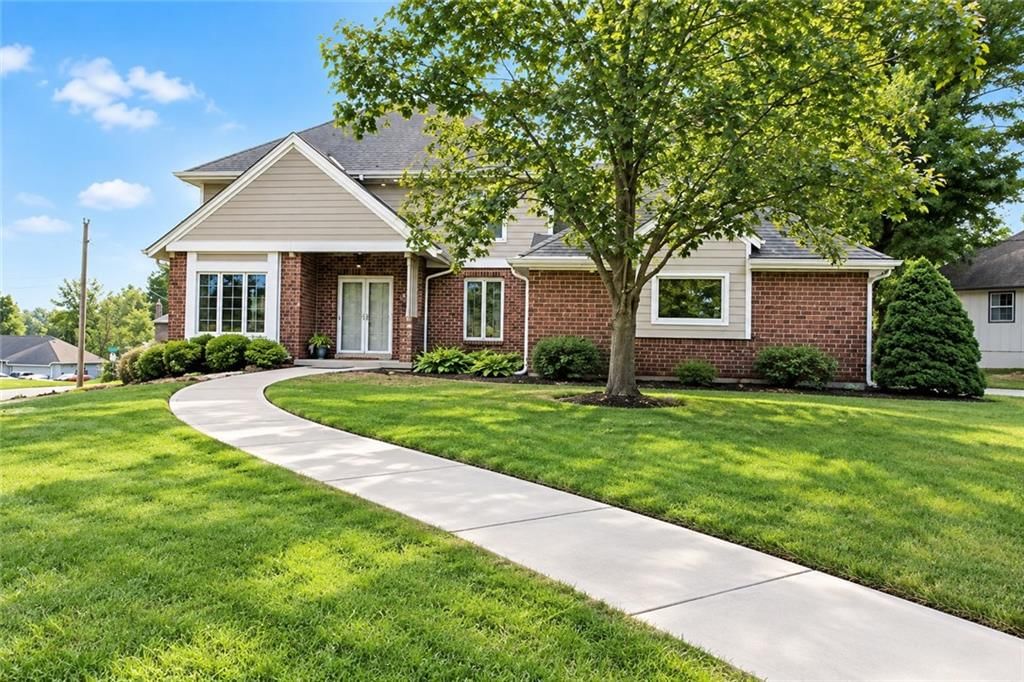 1212 NW Fairway Circle, Blue Springs, MO