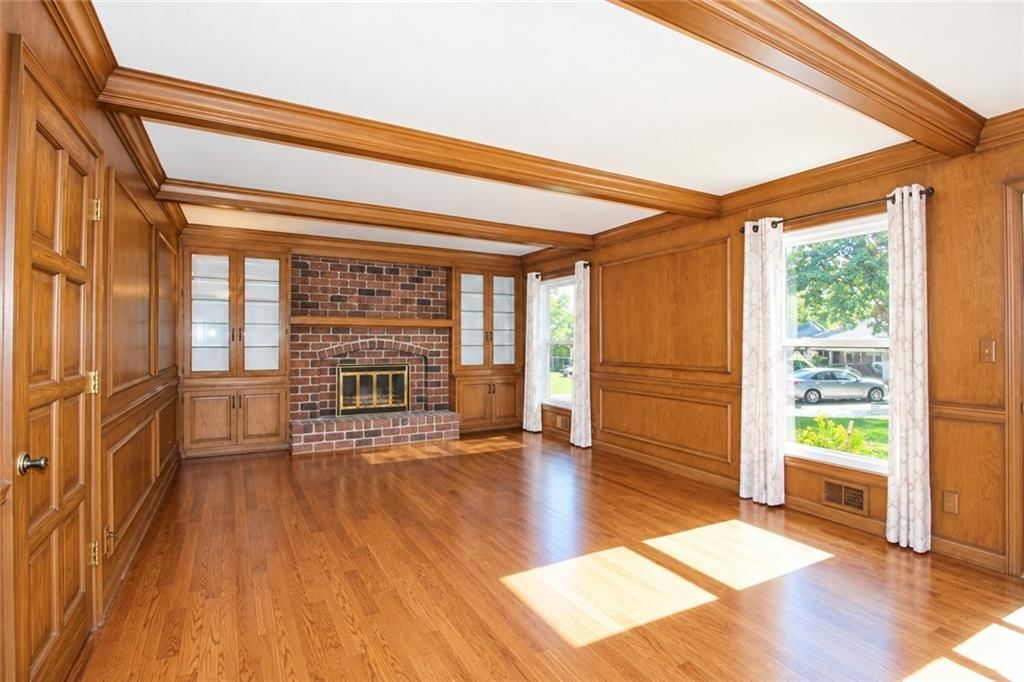 Photo 4 of 50 - 1212 NW Fairway Circle, Blue Springs, MO 64014