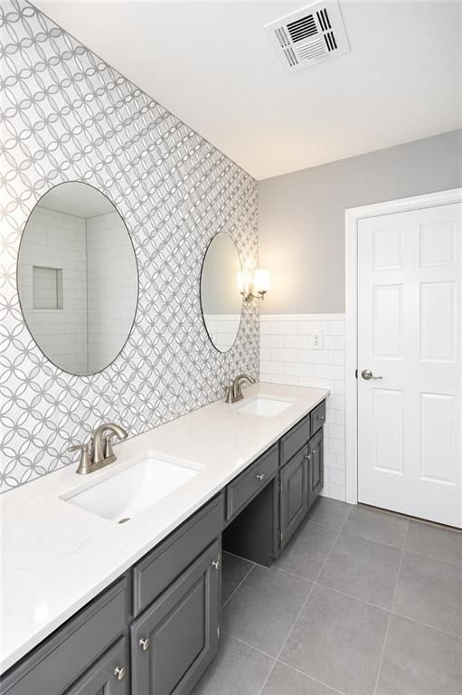 Photo 25 of 50 - 1212 NW Fairway Circle, Blue Springs, MO 64014