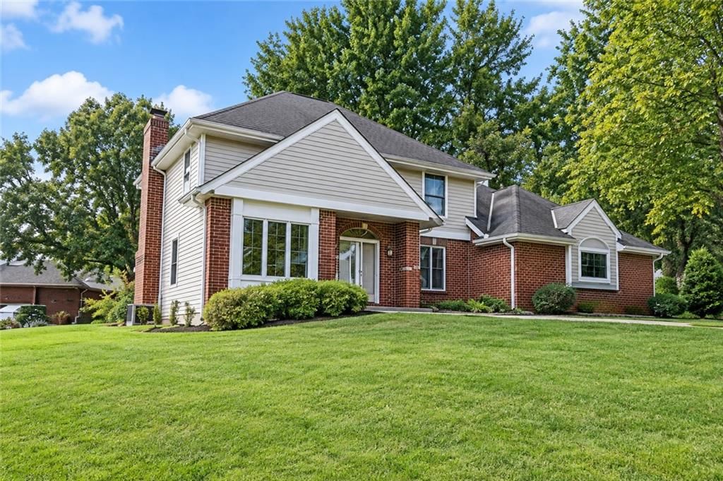 1212 NW Fairway Circle, Blue Springs, MO: listing photo 2