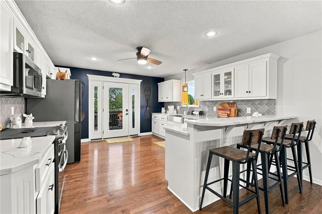 1401 NW 92nd Terrace, Kansas City, MO: listing photo 3