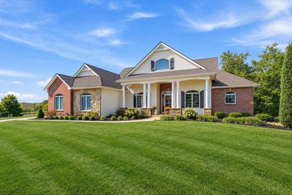 Photo 2 of 88 - 1501 Whispering Ridge, Pleasant Hill, MO 64080