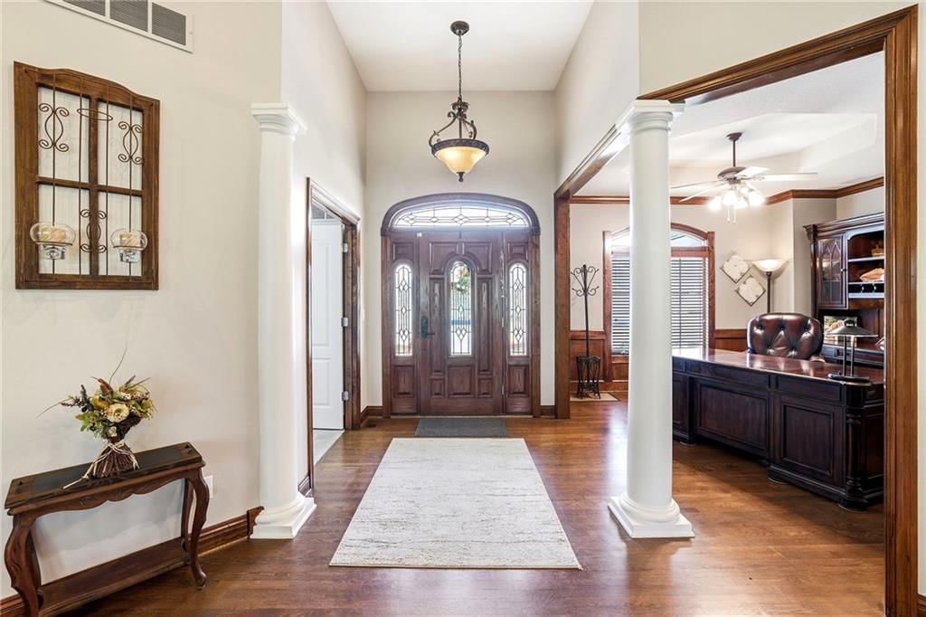 Photo 6 of 88 - 1501 Whispering Ridge, Pleasant Hill, MO 64080