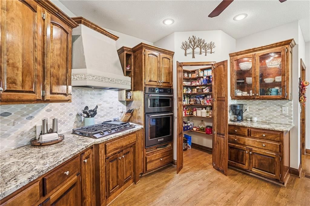 Photo 24 of 88 - 1501 Whispering Ridge, Pleasant Hill, MO 64080