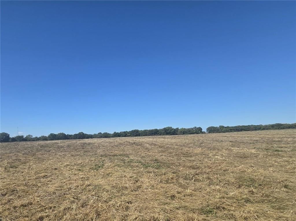 Photo 10 of 10 - 32570 Old KC Road, Paola, KS 66071