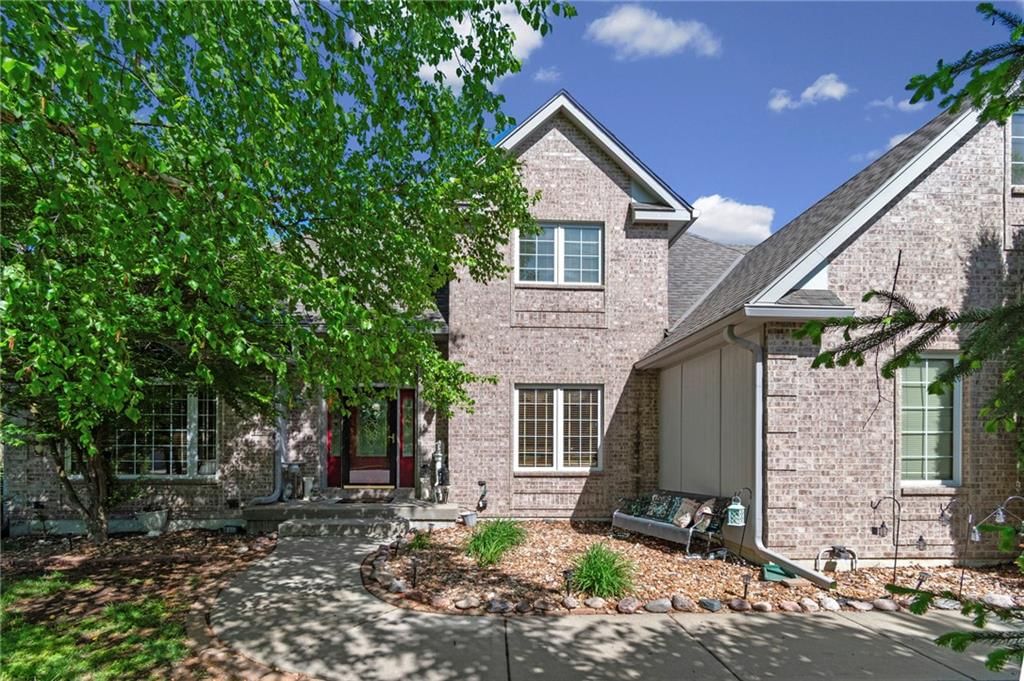 15733 Pine Circle, Basehor, KS: listing photo 2