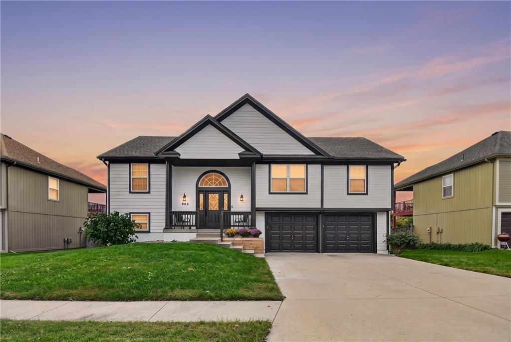 963 NW Dogwood Drive, Grain Valley, MO: listing photo 2