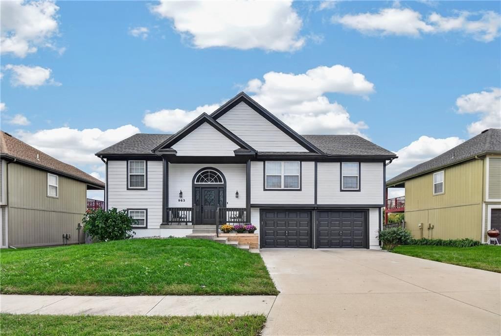 963 NW Dogwood Drive, Grain Valley, MO