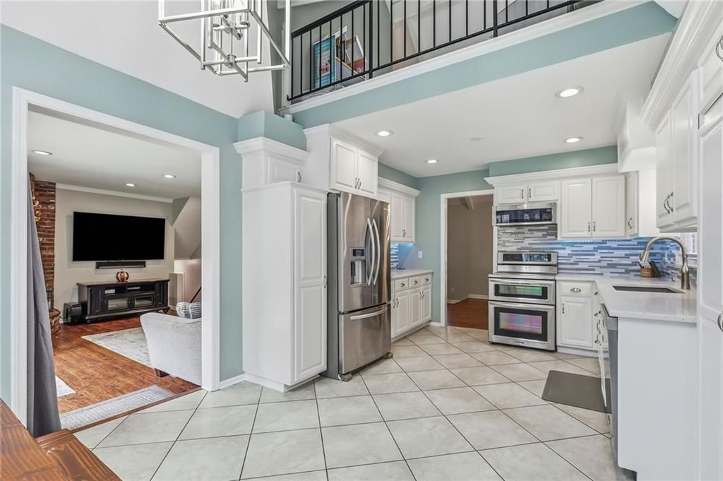 Photo 10 of 28 - 14513 90TH Court, Lenexa, KS 66215
