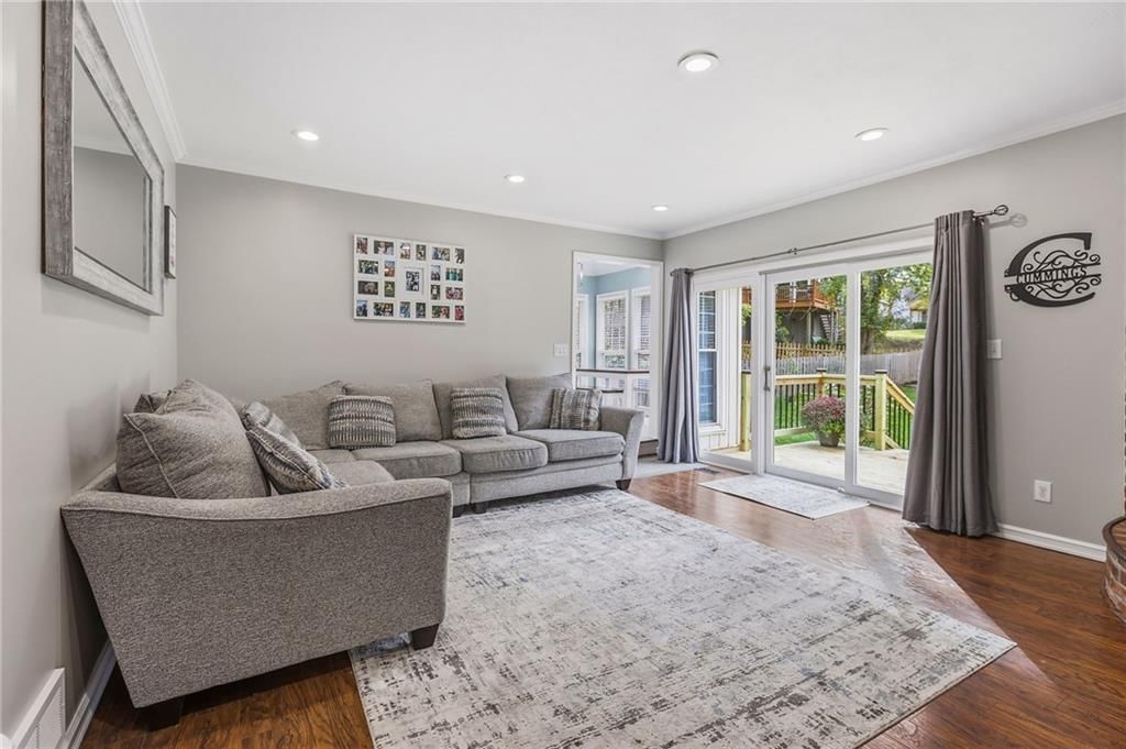 Photo 13 of 28 - 14513 90TH Court, Lenexa, KS 66215