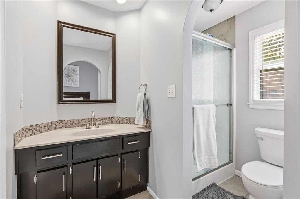 Photo 16 of 28 - 14513 90TH Court, Lenexa, KS 66215