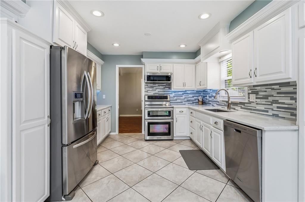 Double oven at 14513 90TH Court, Lenexa, KS 66215