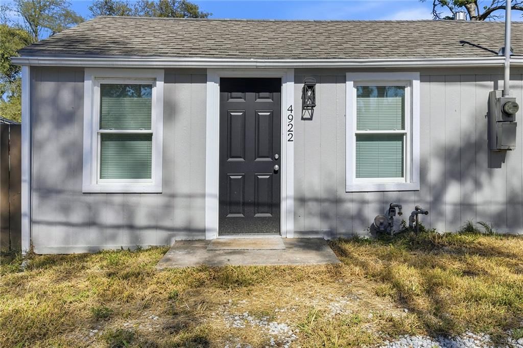 Photo 2 of 30 - 4922 Blue Lane, Kansas City, KS 66104