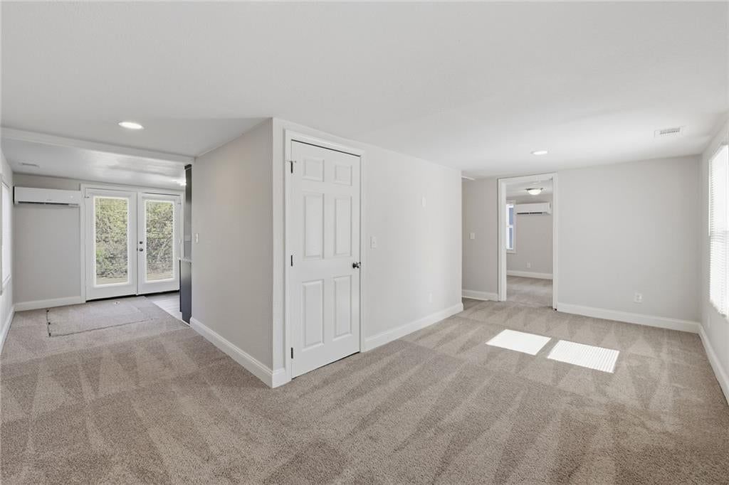 Photo 6 of 30 - 4922 Blue Lane, Kansas City, KS 66104