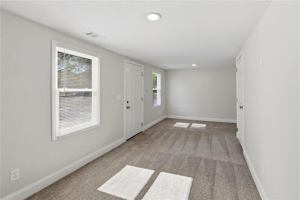 Photo 8 of 30 - 4922 Blue Lane, Kansas City, KS 66104