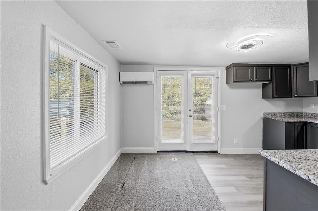 Photo 11 of 30 - 4922 Blue Lane, Kansas City, KS 66104