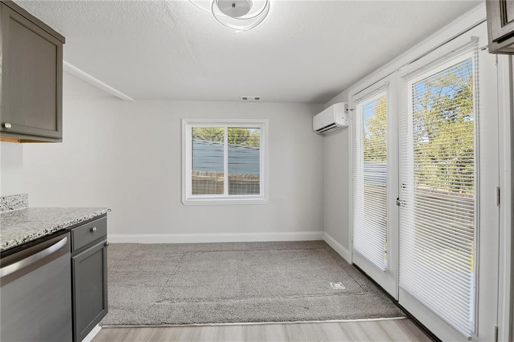 Photo 12 of 30 - 4922 Blue Lane, Kansas City, KS 66104