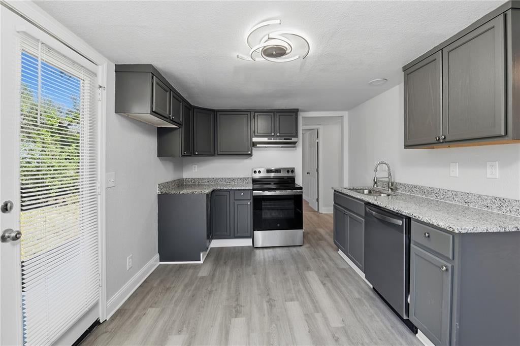 Photo 15 of 30 - 4922 Blue Lane, Kansas City, KS 66104