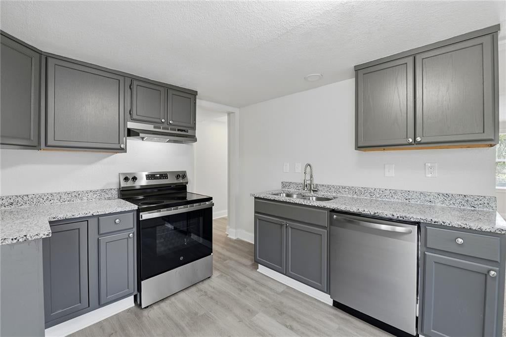 Photo 16 of 30 - 4922 Blue Lane, Kansas City, KS 66104