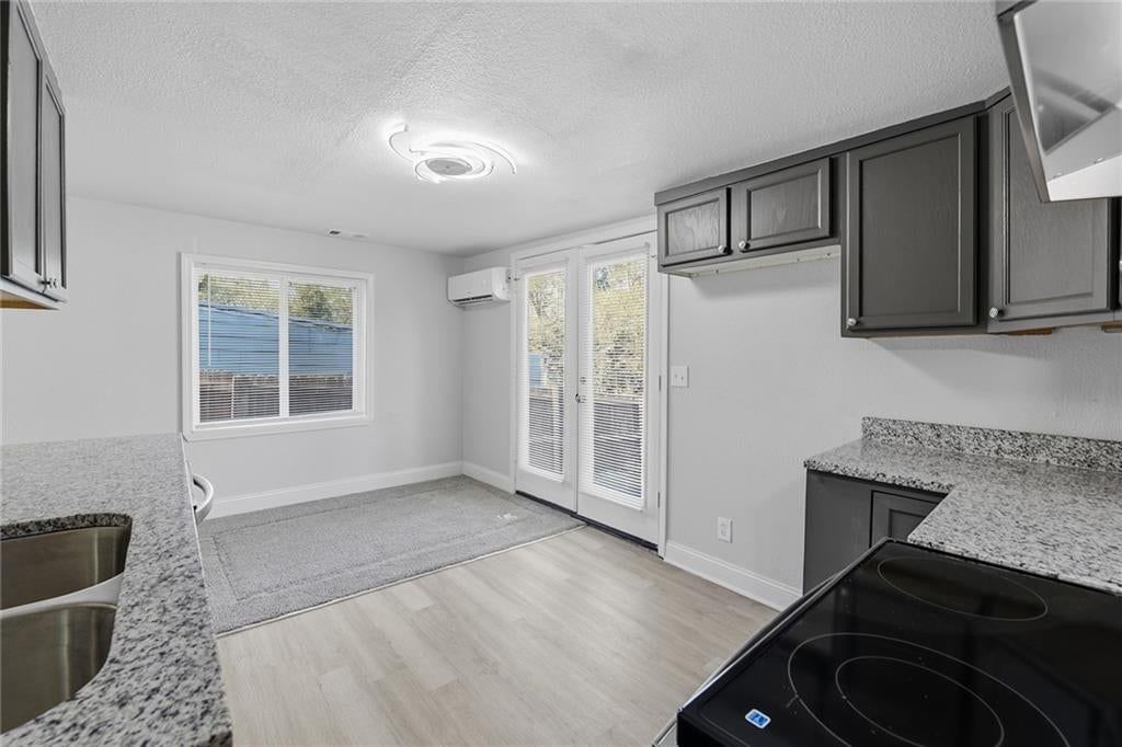 Photo 18 of 30 - 4922 Blue Lane, Kansas City, KS 66104