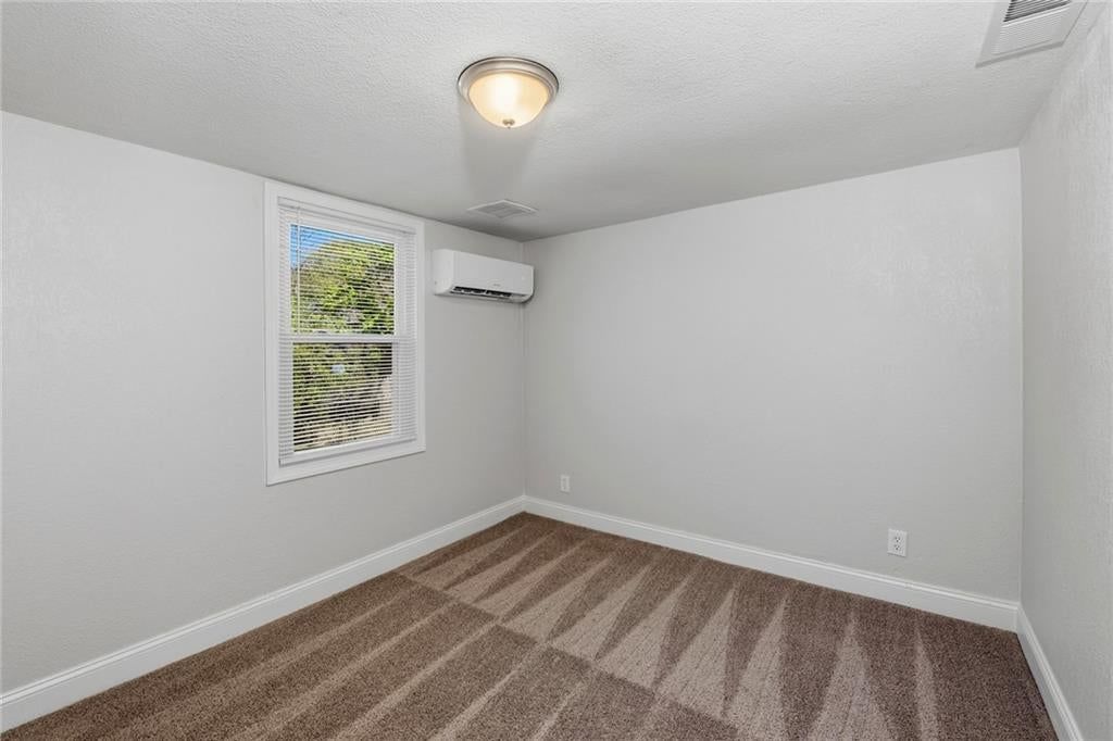 Photo 20 of 30 - 4922 Blue Lane, Kansas City, KS 66104